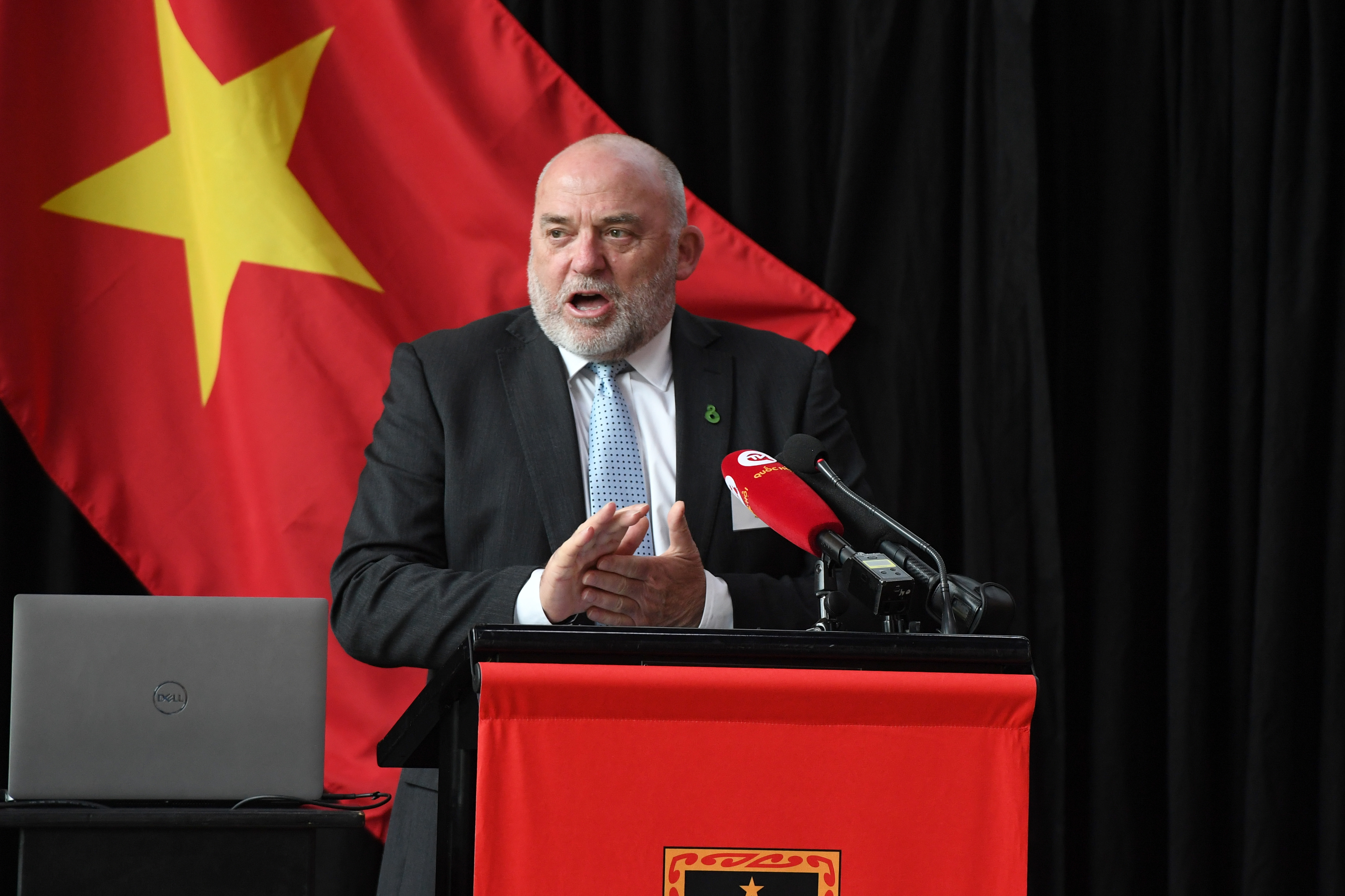 Grant speaking at the NZ Viet Nam Education Forum Waikato University